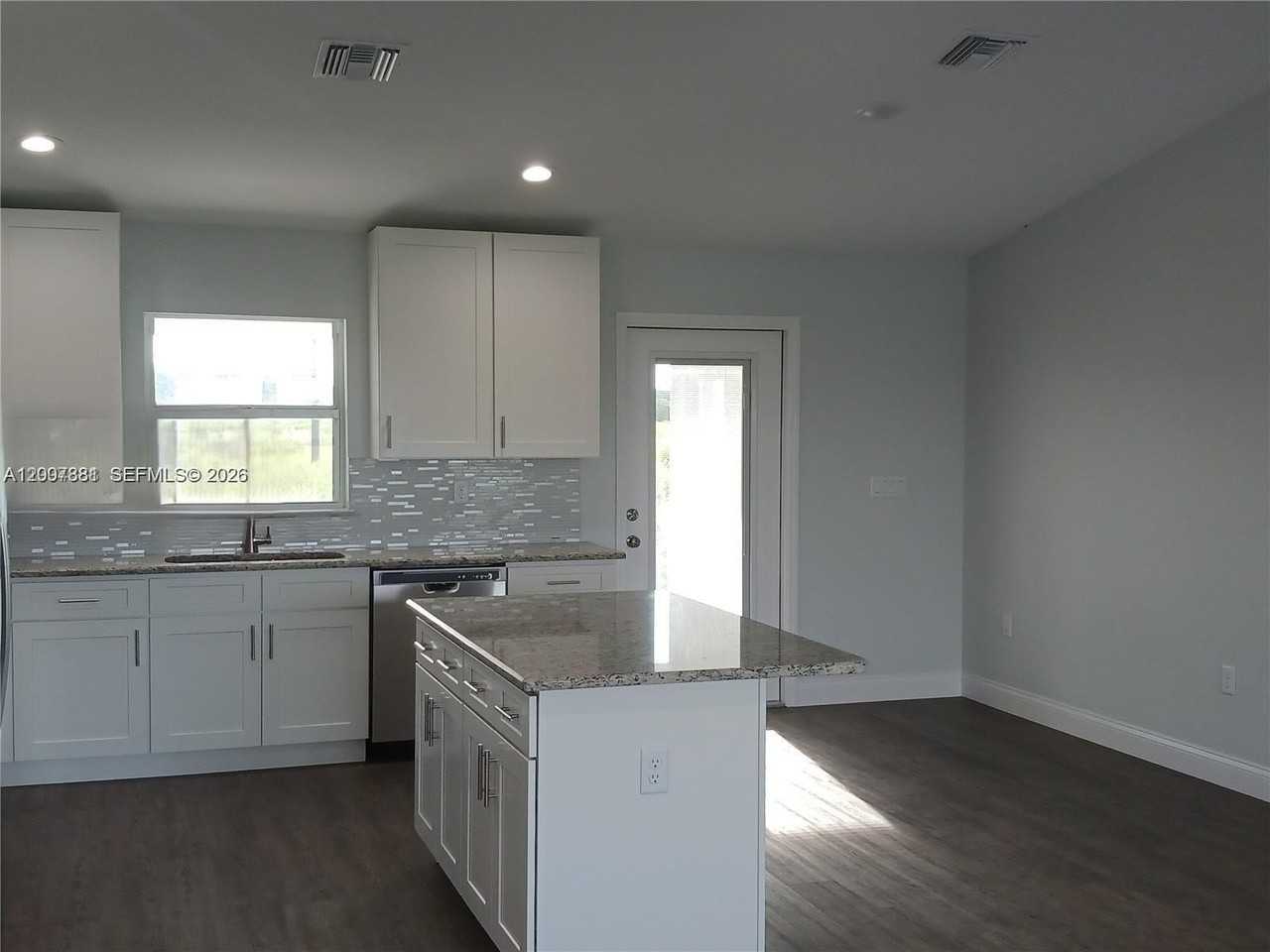 634 Royce Rd - Photo 4 of 25