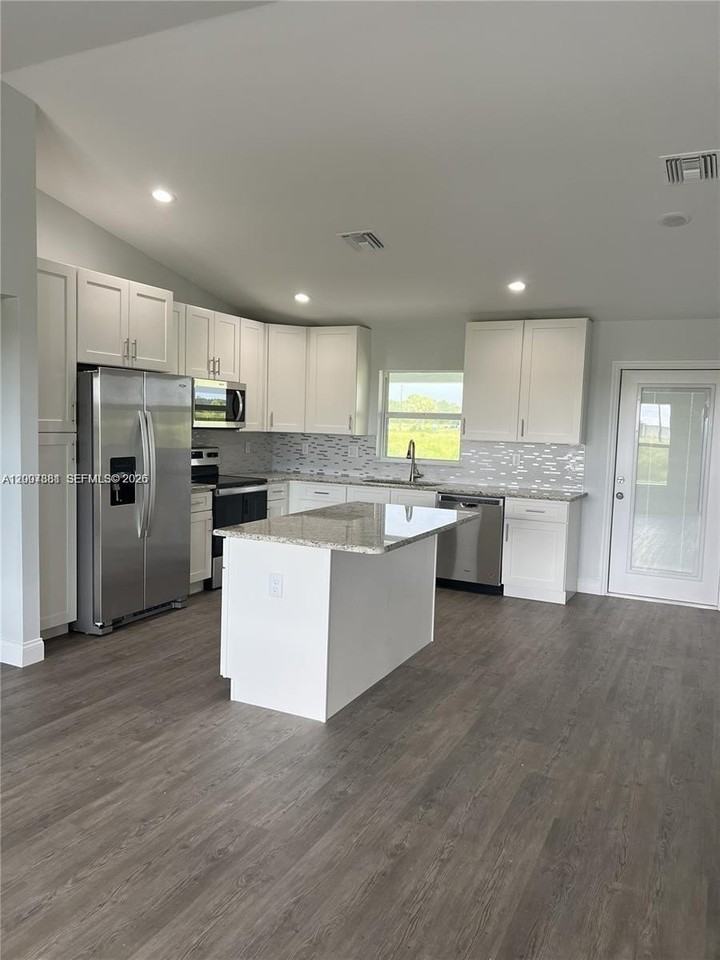 634 Royce Rd - Photo 5 of 25