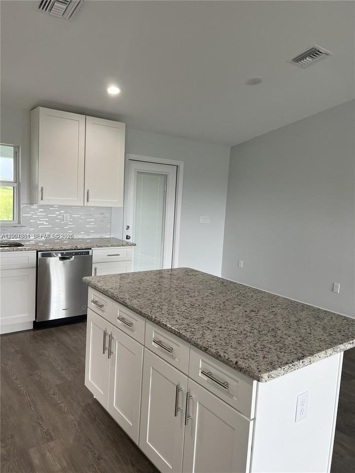 634 Royce Rd - Photo 6 of 25