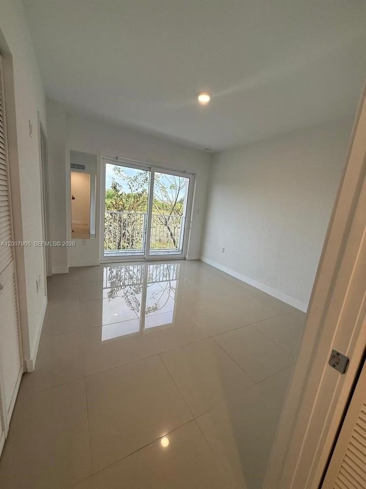 25664 Sw 143rd Path #25664 - Photo 7 of 17