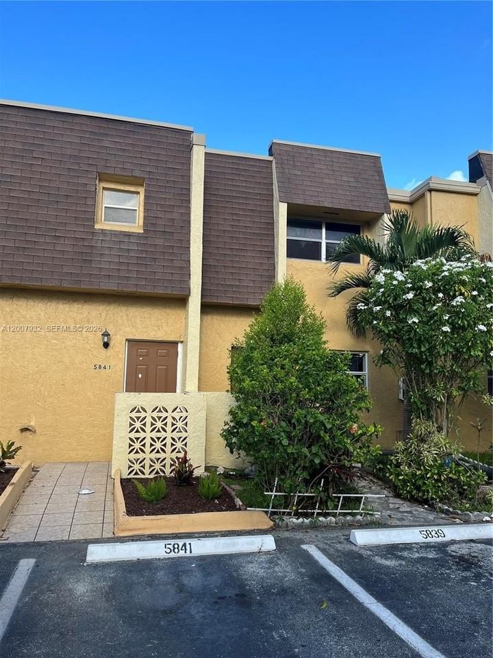 5841 Blueberry Ct #77