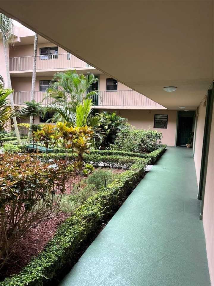 10525 Sw 112th Ave #114 - Photo 2 of 16