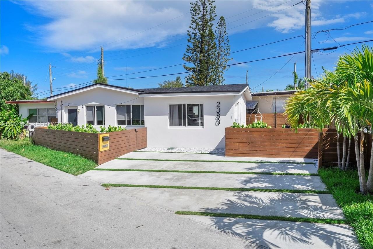 2380 Ne 137th St - Photo 5 of 23