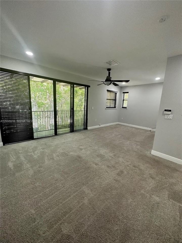 3054 Mcdonald St #8 - Photo 5 of 12