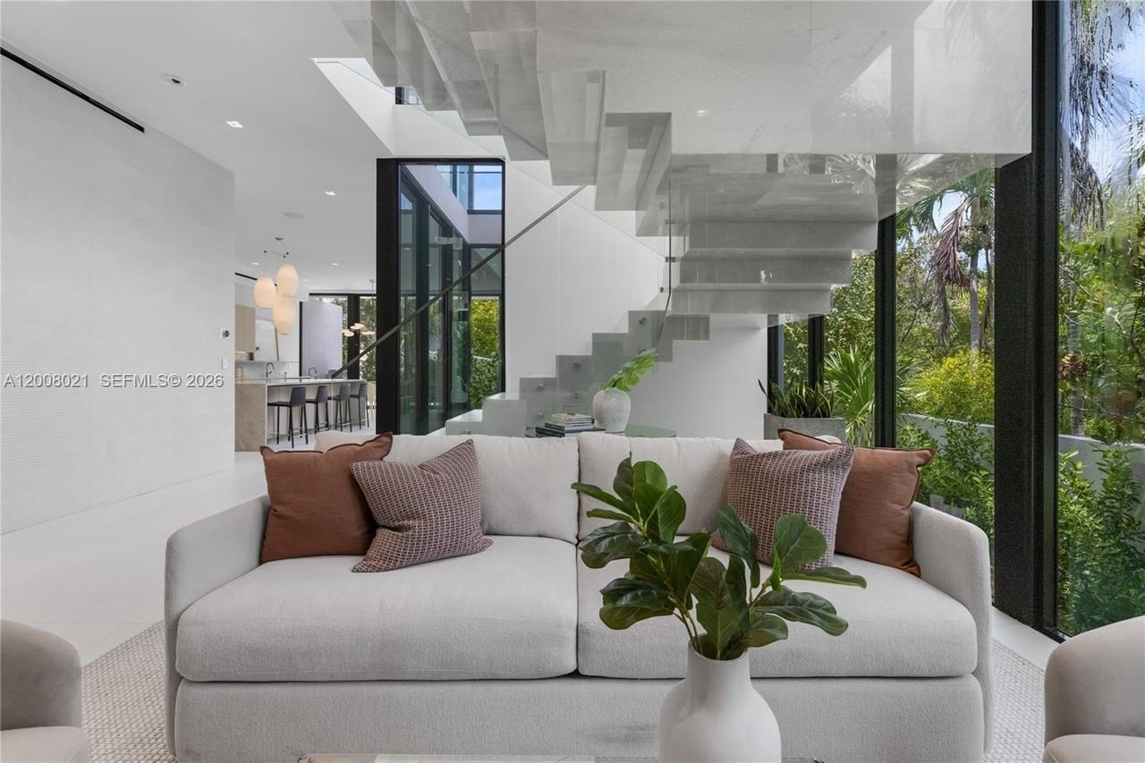 4504 Sheridan Ave - Photo 5 of 35