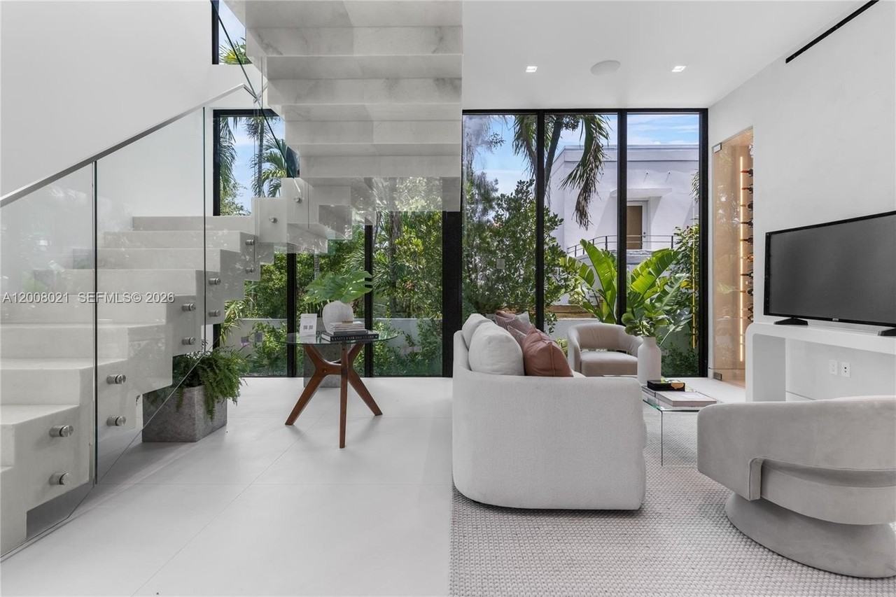 4504 Sheridan Ave - Photo 6 of 35