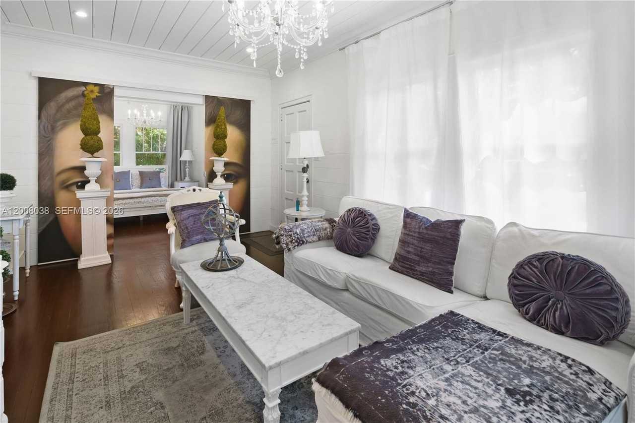 743 Nw 9th Ave #1 - Photo 3 of 19