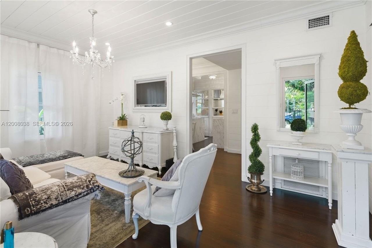 743 Nw 9th Ave #1 - Photo 5 of 19