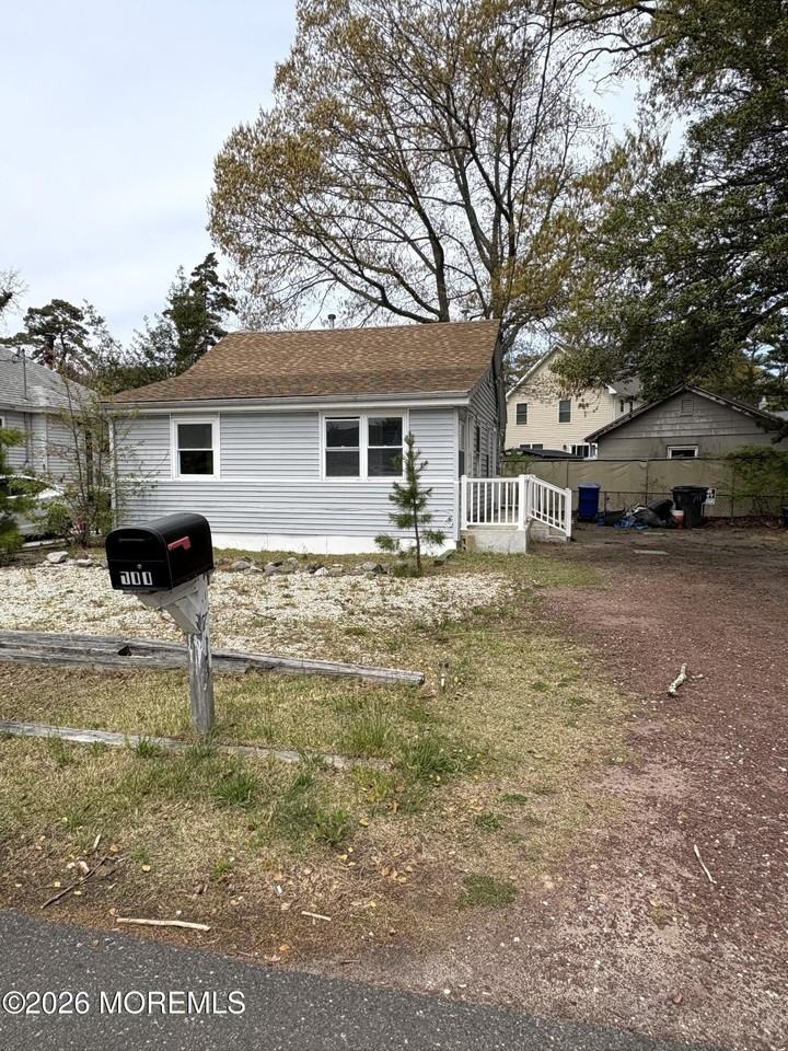 711 Mckinley Ave - Photo 2 of 20