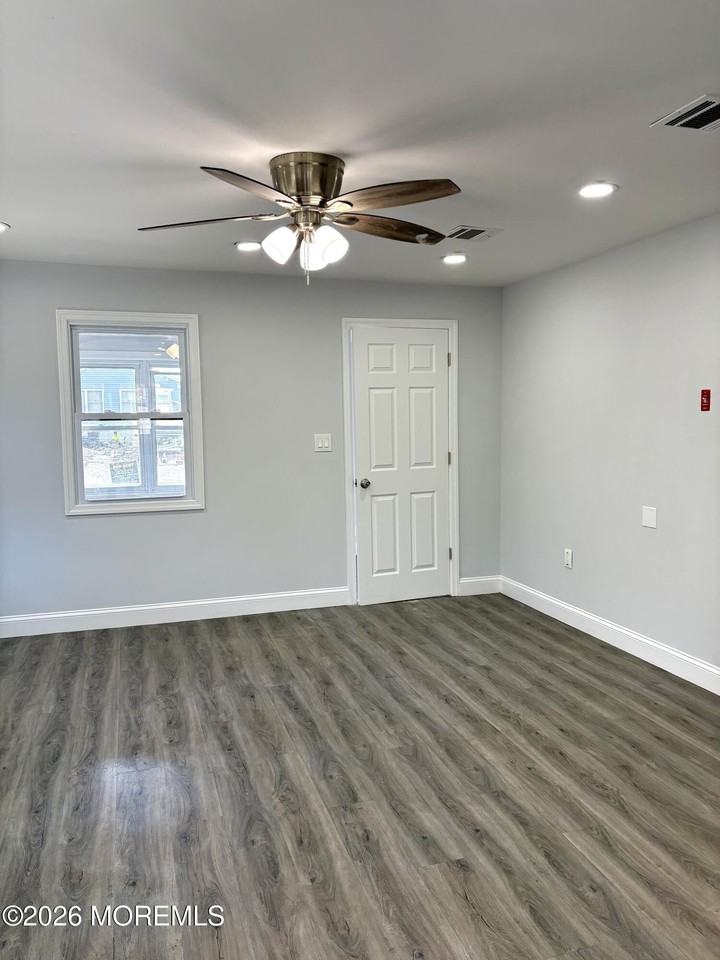 711 Mckinley Ave - Photo 3 of 20