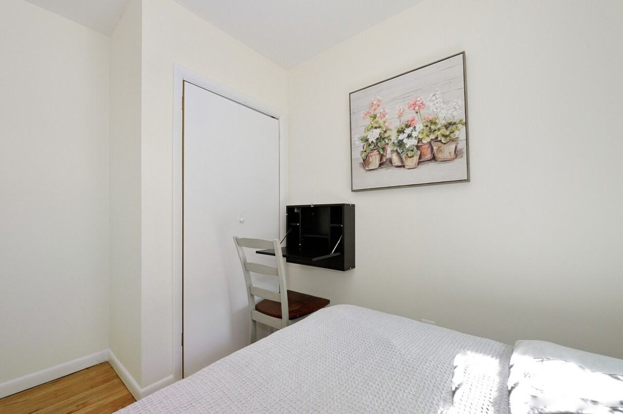 356 W 37th St #1323896P - Photo 2 of 22