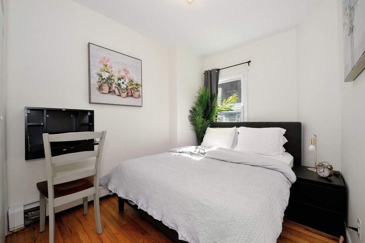 356 W 37th St #1323896P - Photo 6 of 22