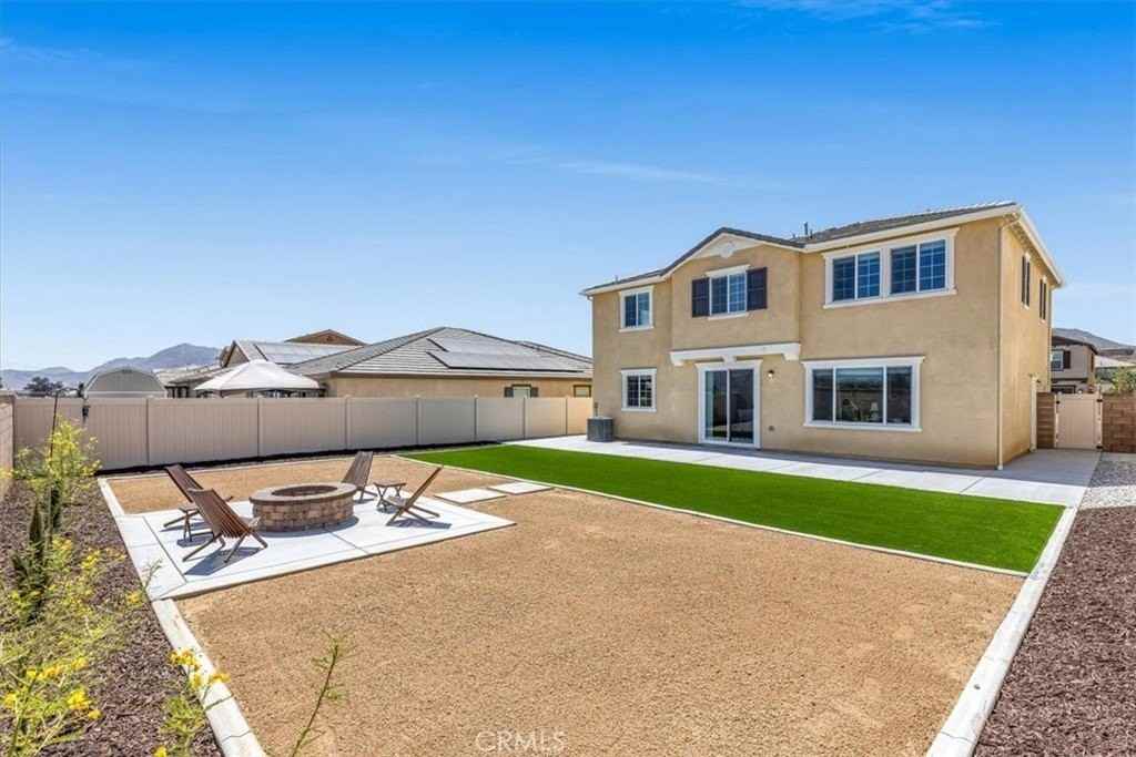 28300 Abbey Ln - Photo 4 of 42