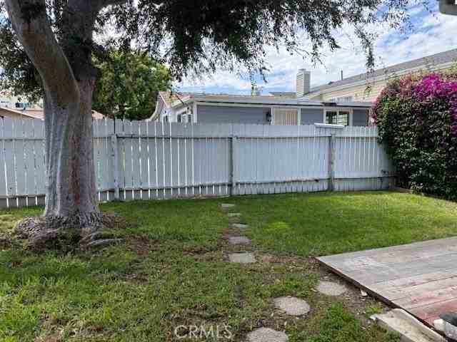 26205 Oak St - Photo 3 of 21