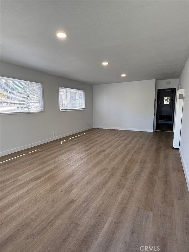 26205 Oak St - Photo 4 of 21