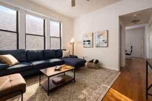 906 N Damen Ave - Photo 1 of 1
