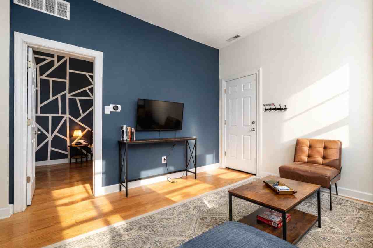 906 N Damen Ave #1379021P - Photo 4 of 24