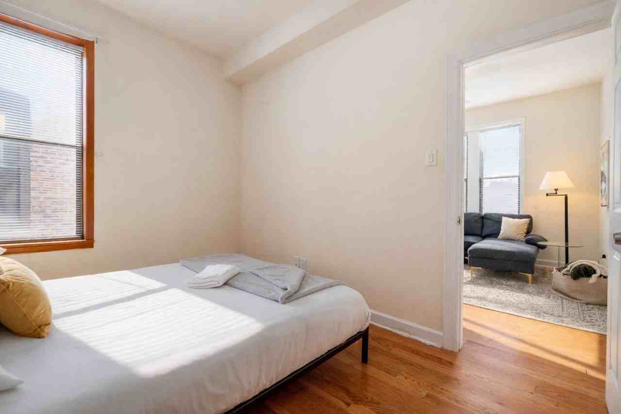 906 N Damen Ave #1379021P - Photo 7 of 24