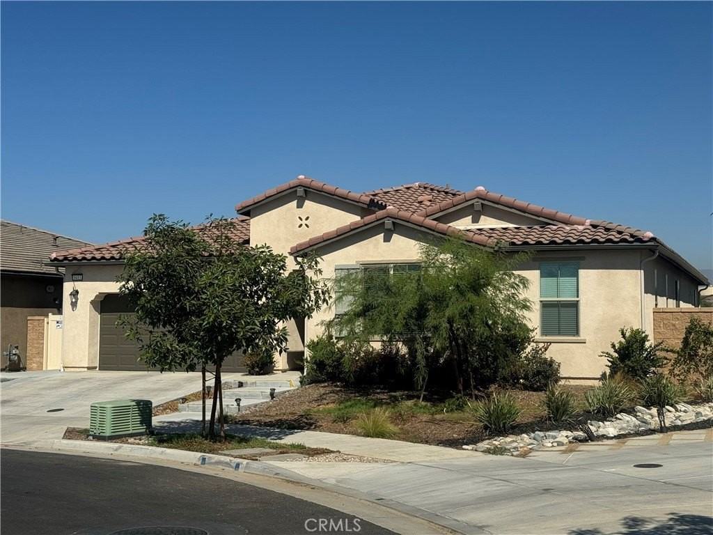 9413 Venetian Way - Photo 3 of 18