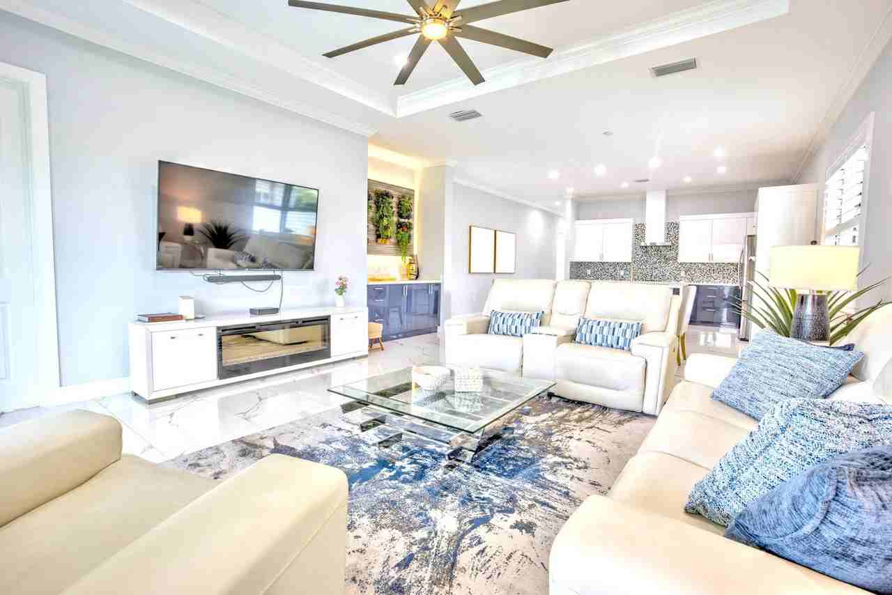 656 108th Ave N #1504181P - Photo 3 of 36
