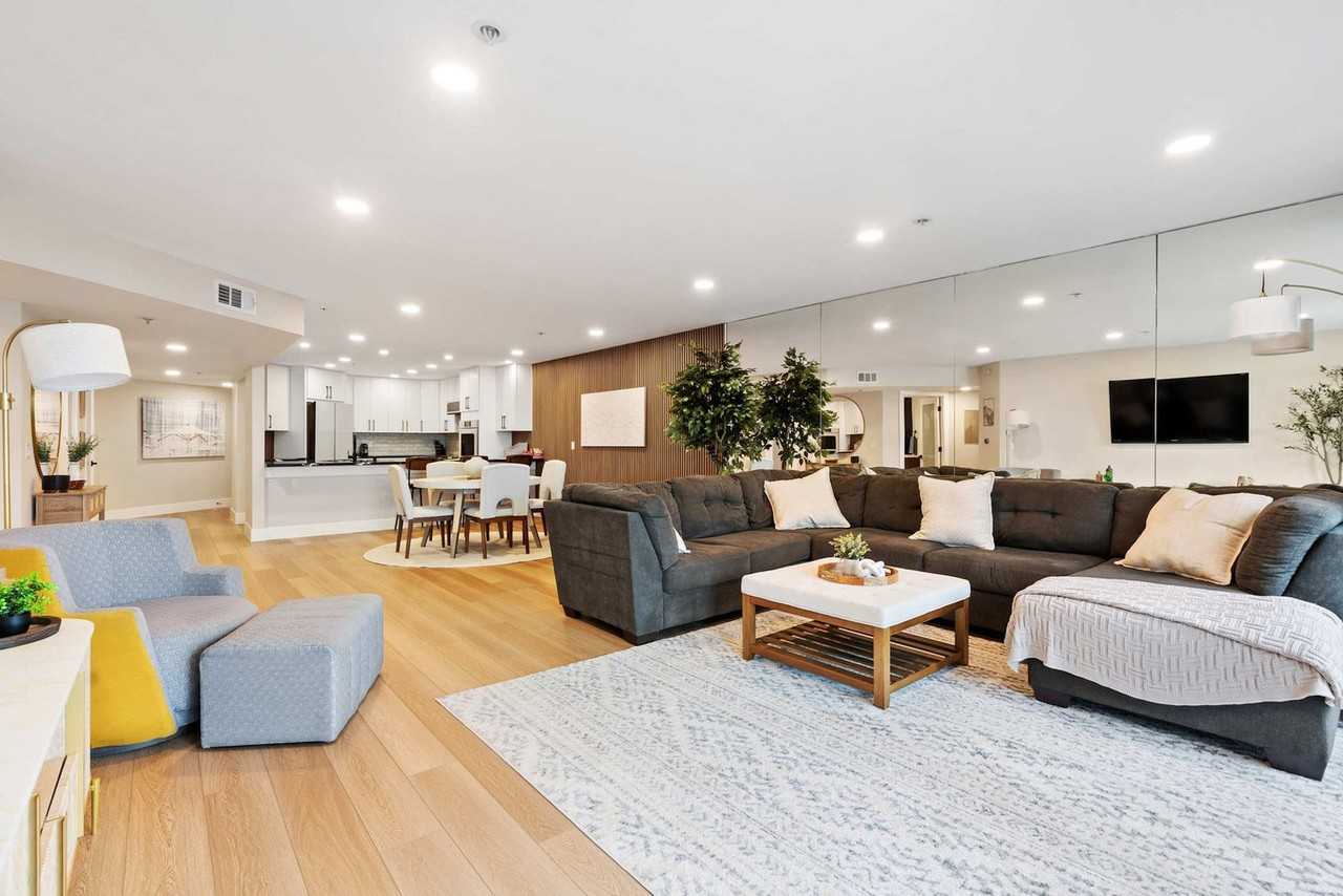 2414 Front St #1513737P - Photo 3 of 31