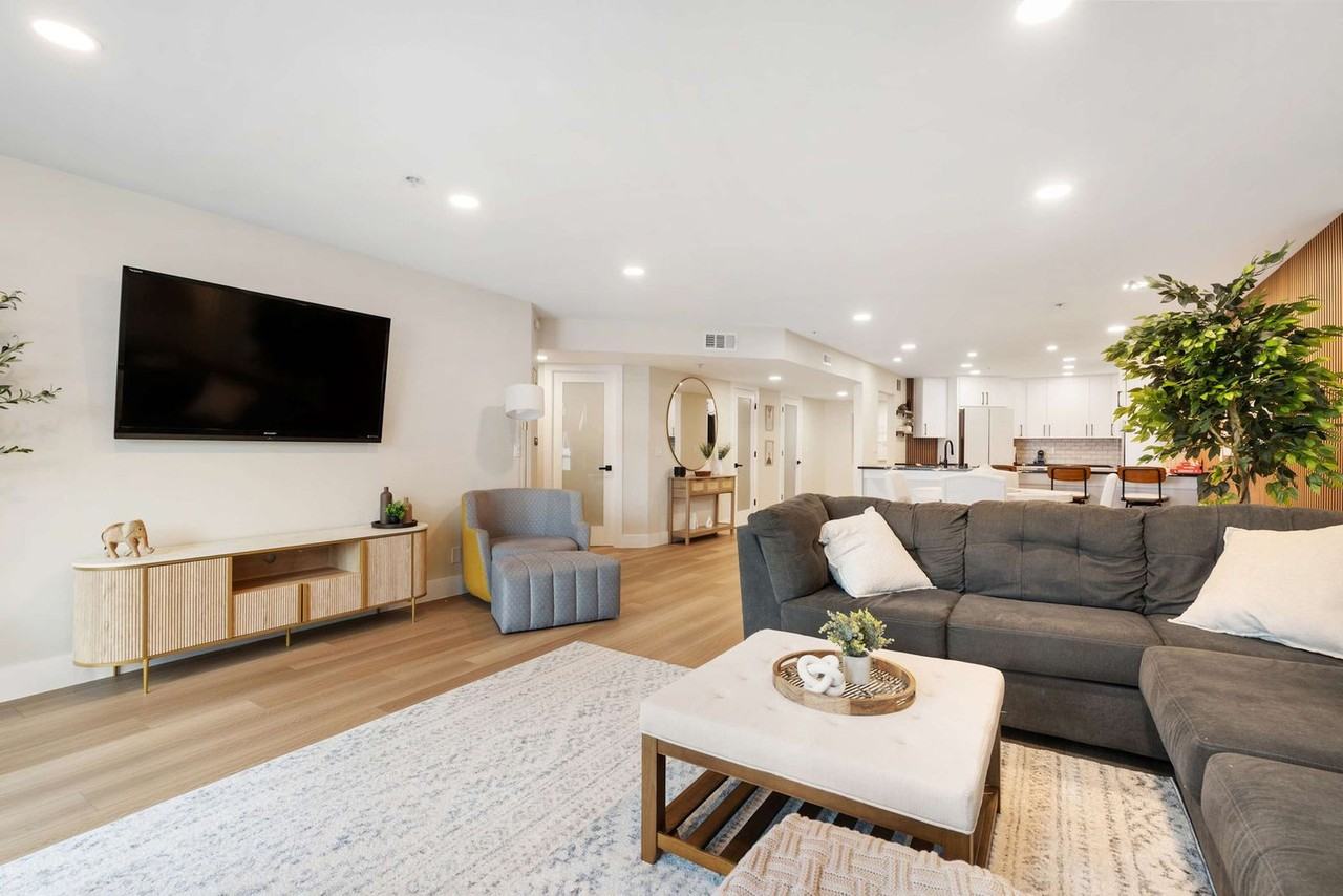 2414 Front St #1513737P - Photo 5 of 31