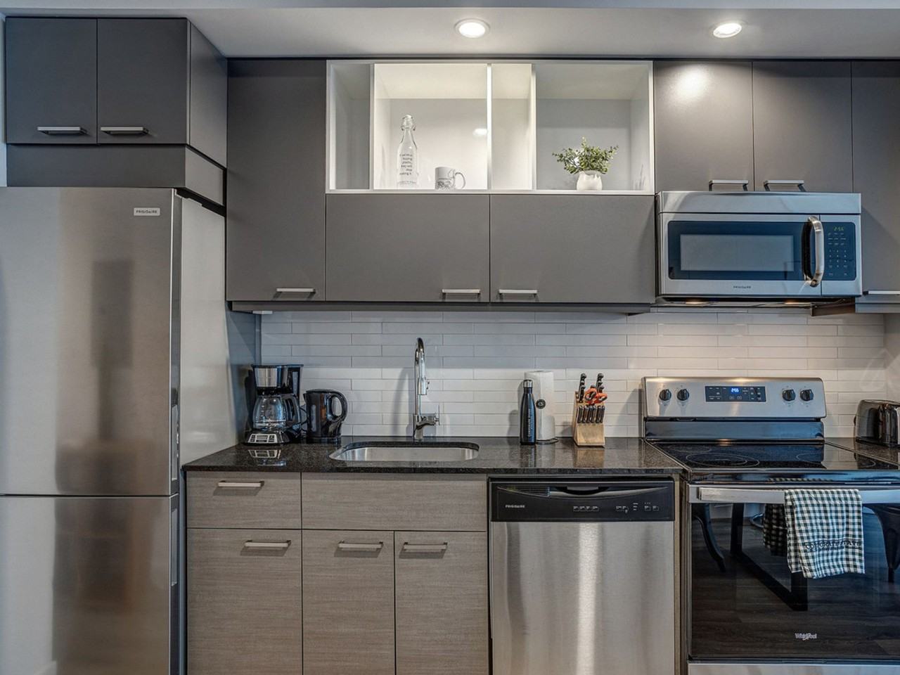 510 Richards St #1358026P - Photo 3 of 7