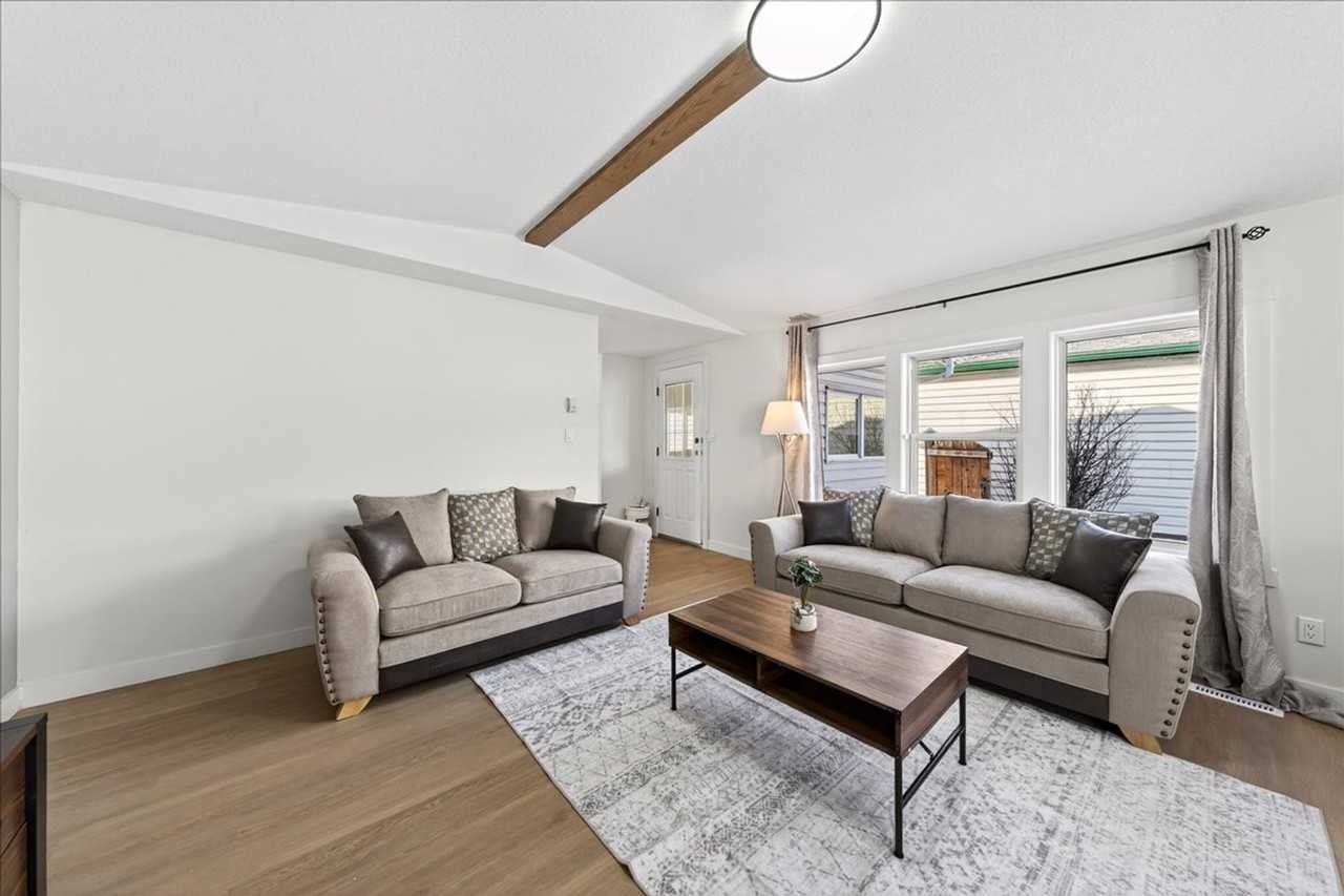 25 Erin Park Dr Se #1520605P - Photo 4 of 40