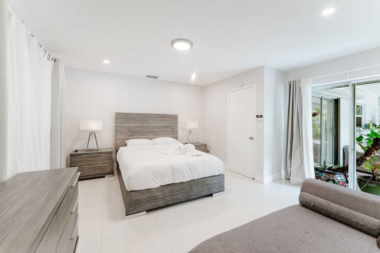 4017 Monroe St #1521821P - Photo 6 of 50