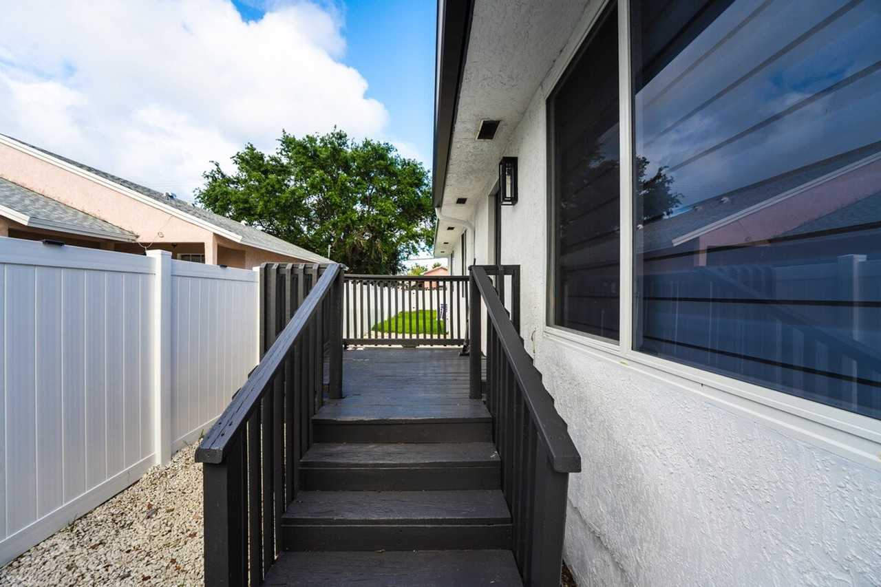 229 Sw 1st Ave #1521927P - Photo 7 of 50
