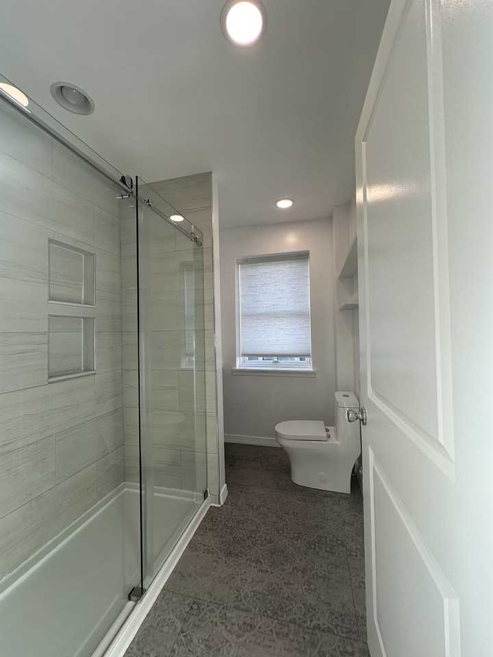 1022 Carpenter St #1 - Photo 4 of 12