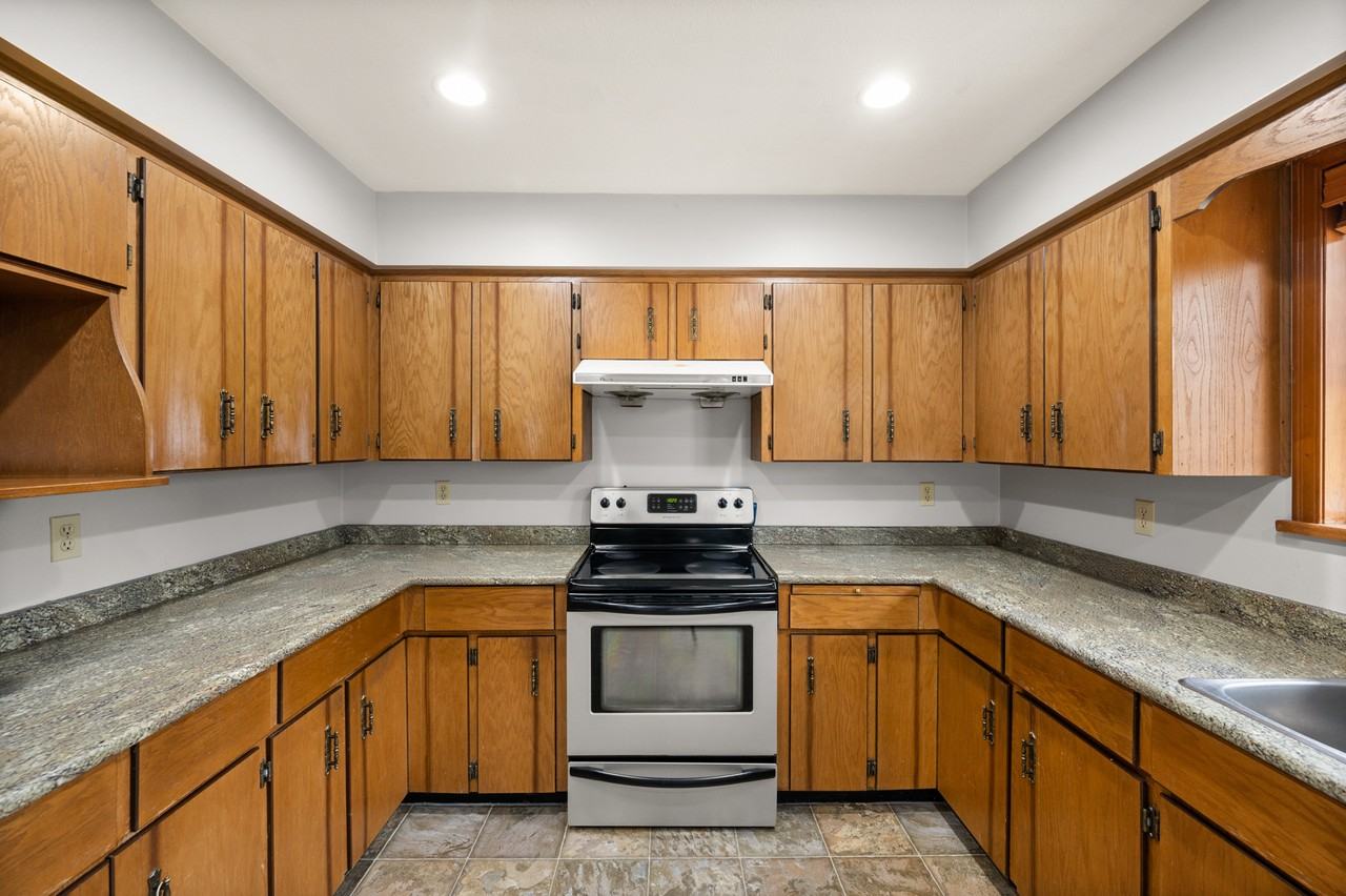 3639 Dunsmuir Way Uppr - Photo 5 of 41