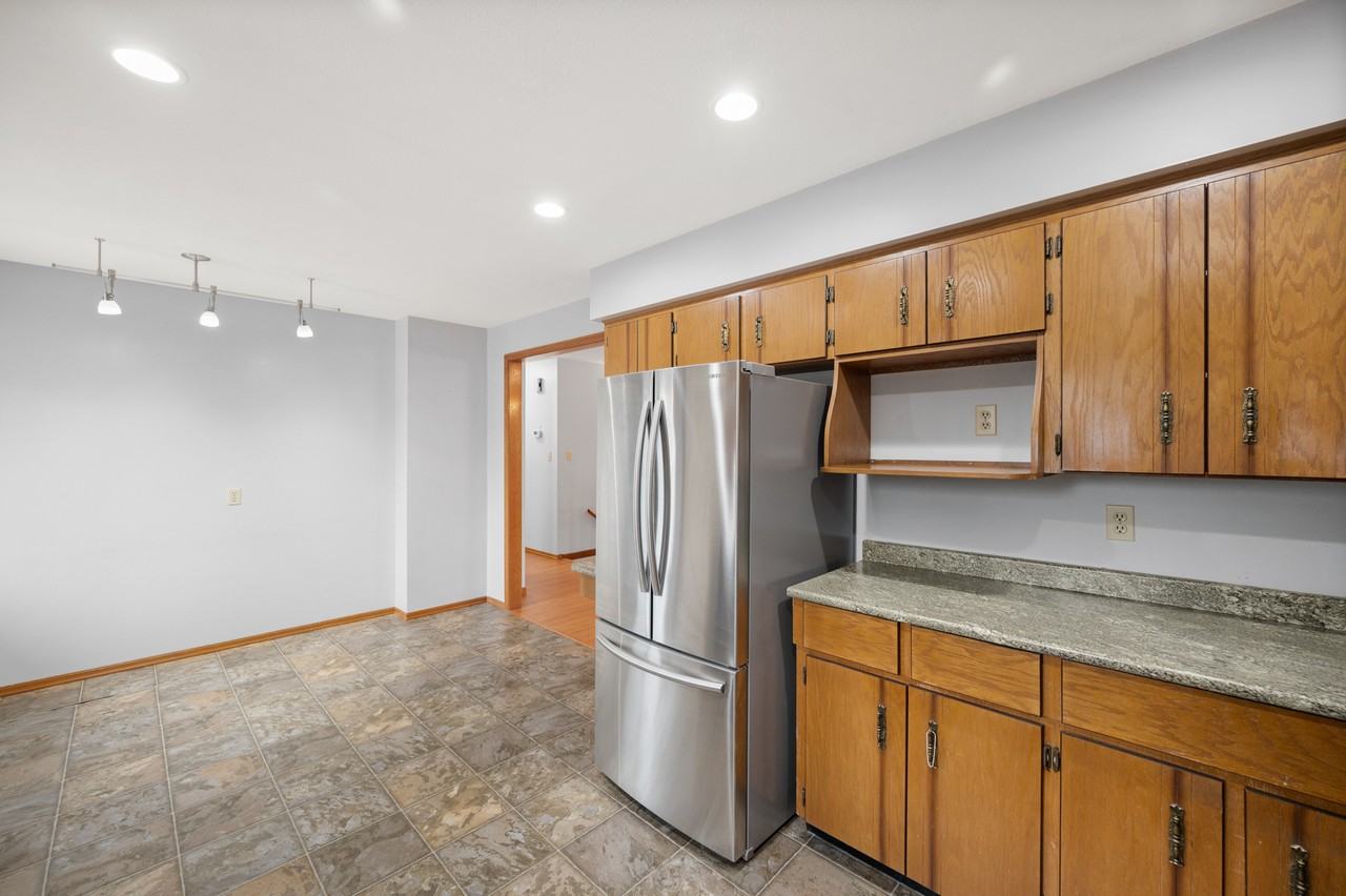 3639 Dunsmuir Way Uppr - Photo 6 of 41