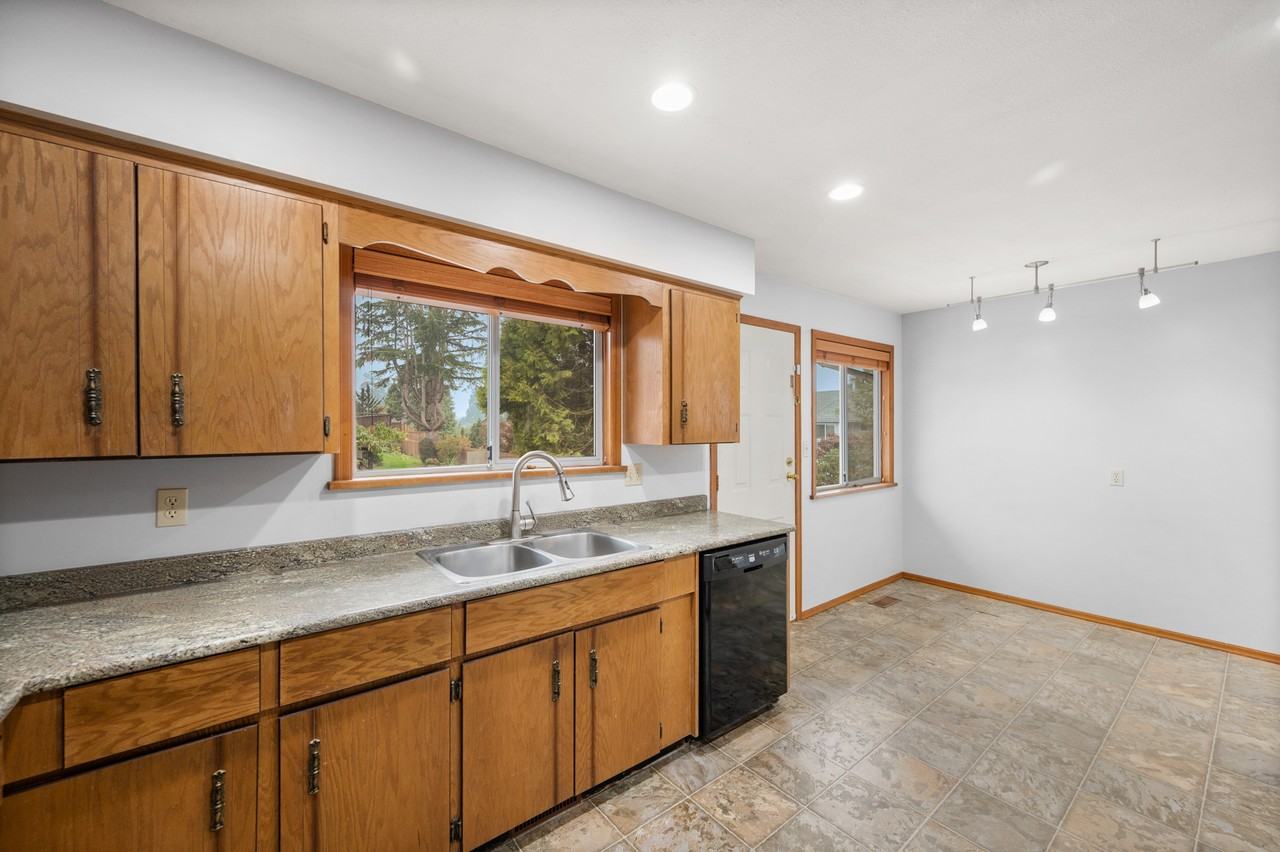 3639 Dunsmuir Way Uppr - Photo 7 of 41