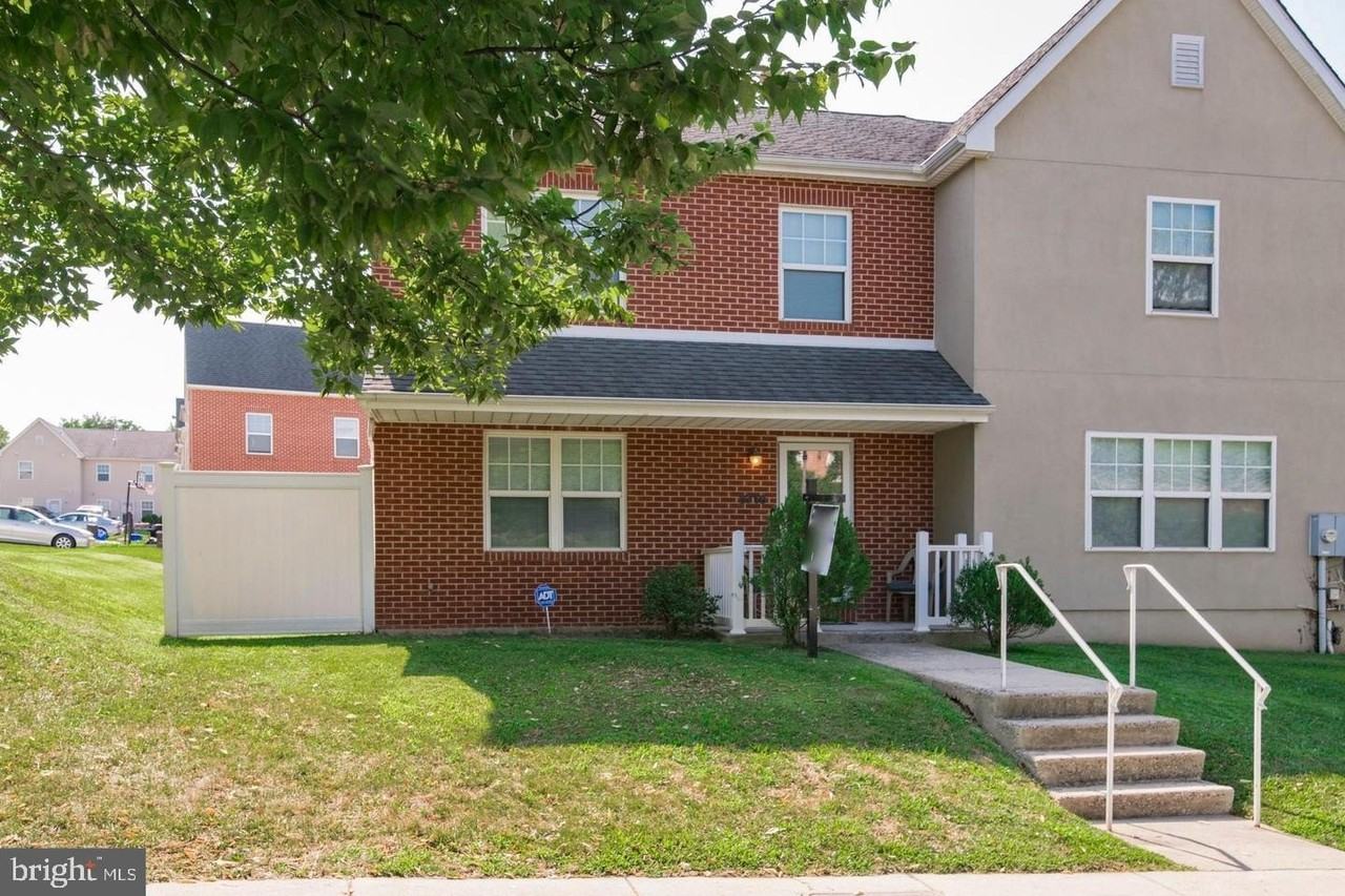 3718 Merrick Rd - Photo 2 of 30