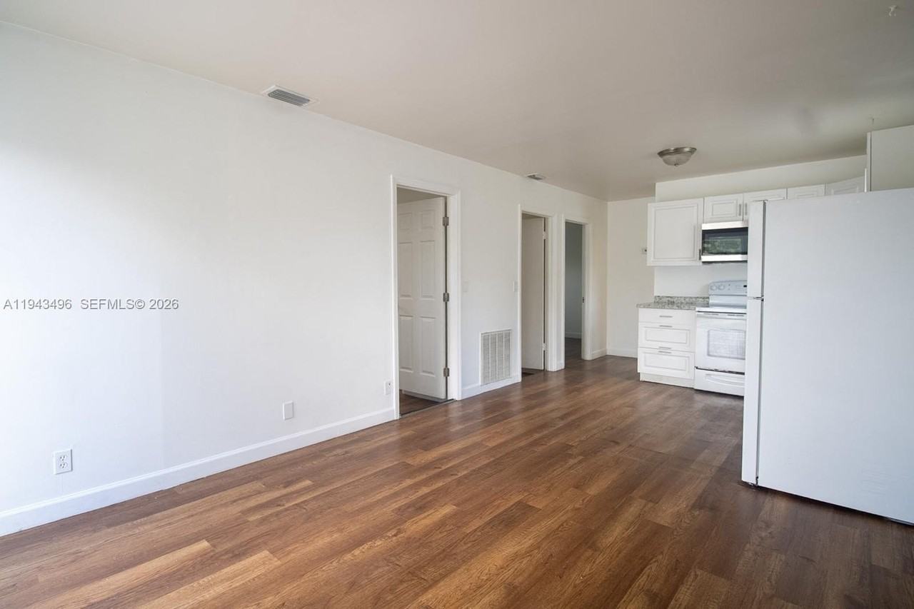 8690 Sunset Dr #3 - Photo 6 of 18