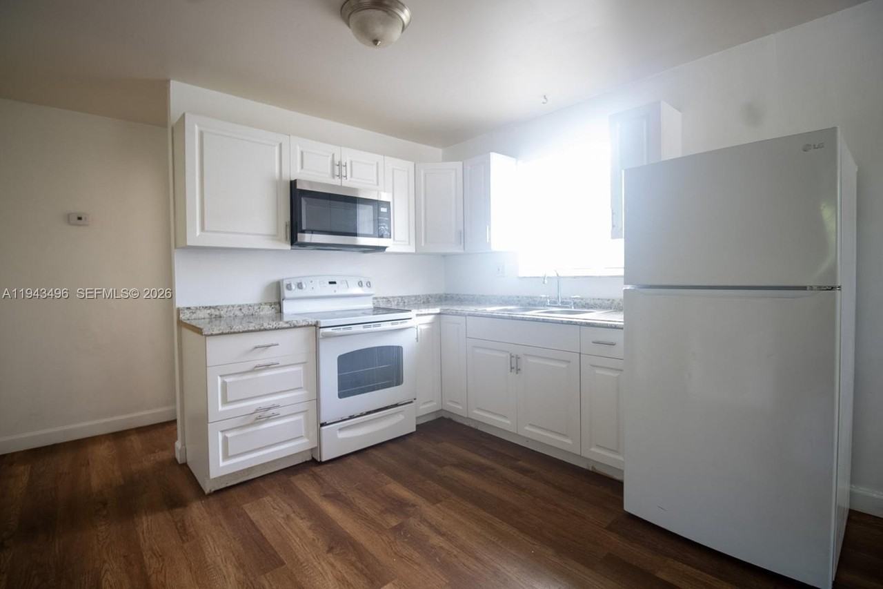 8690 Sunset Dr #3 - Photo 7 of 18