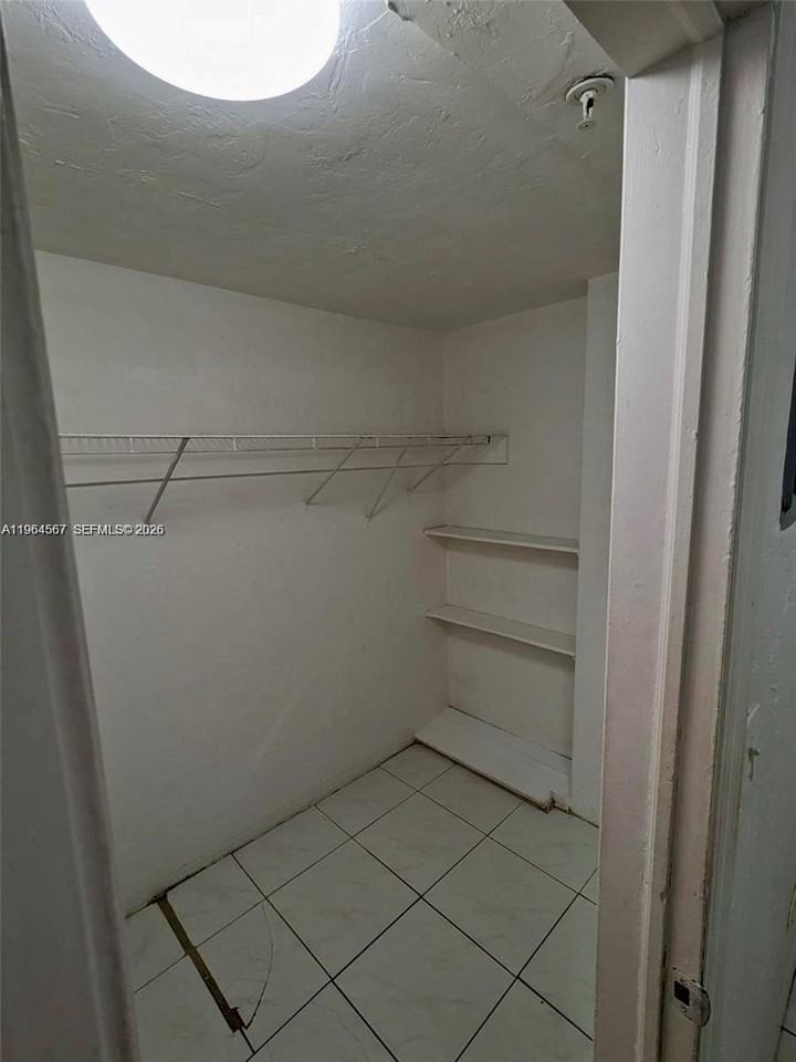 220 Collins Ave #4B - Photo 4 of 8
