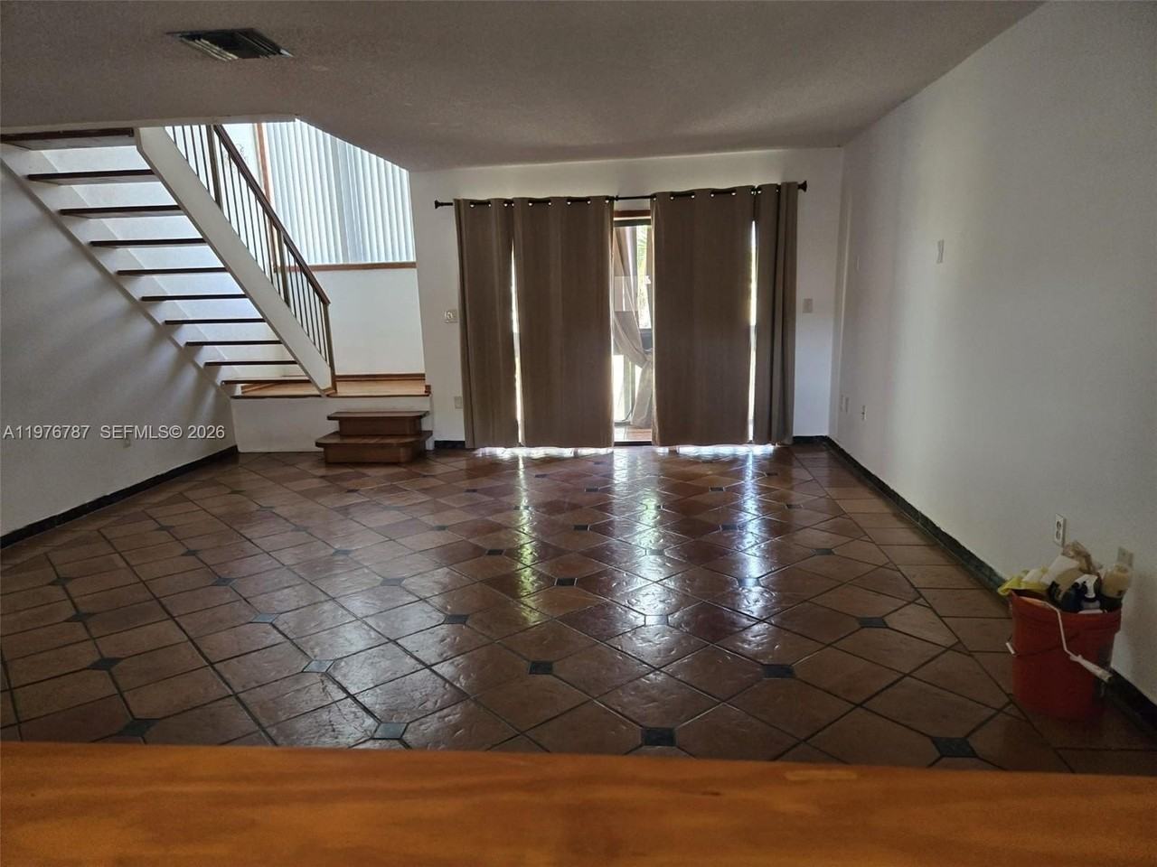 655 W Park Dr #6-12 - Photo 4 of 12