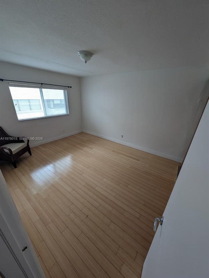 10101 W Bay Harbor Dr #9 - Photo 4 of 5