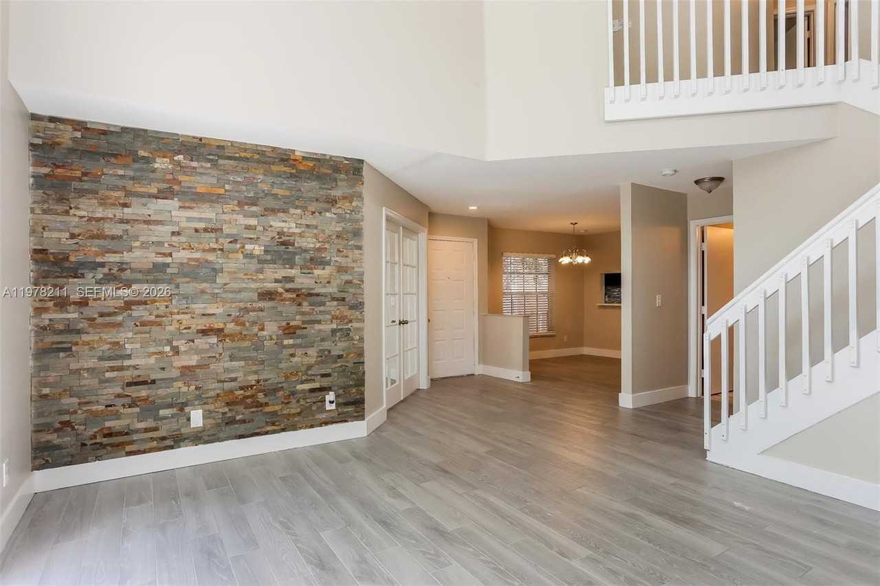 10837 Nw 46th Dr - Photo 3 of 15