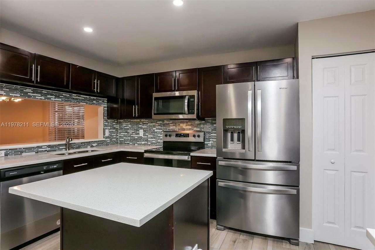 10837 Nw 46th Dr - Photo 6 of 15