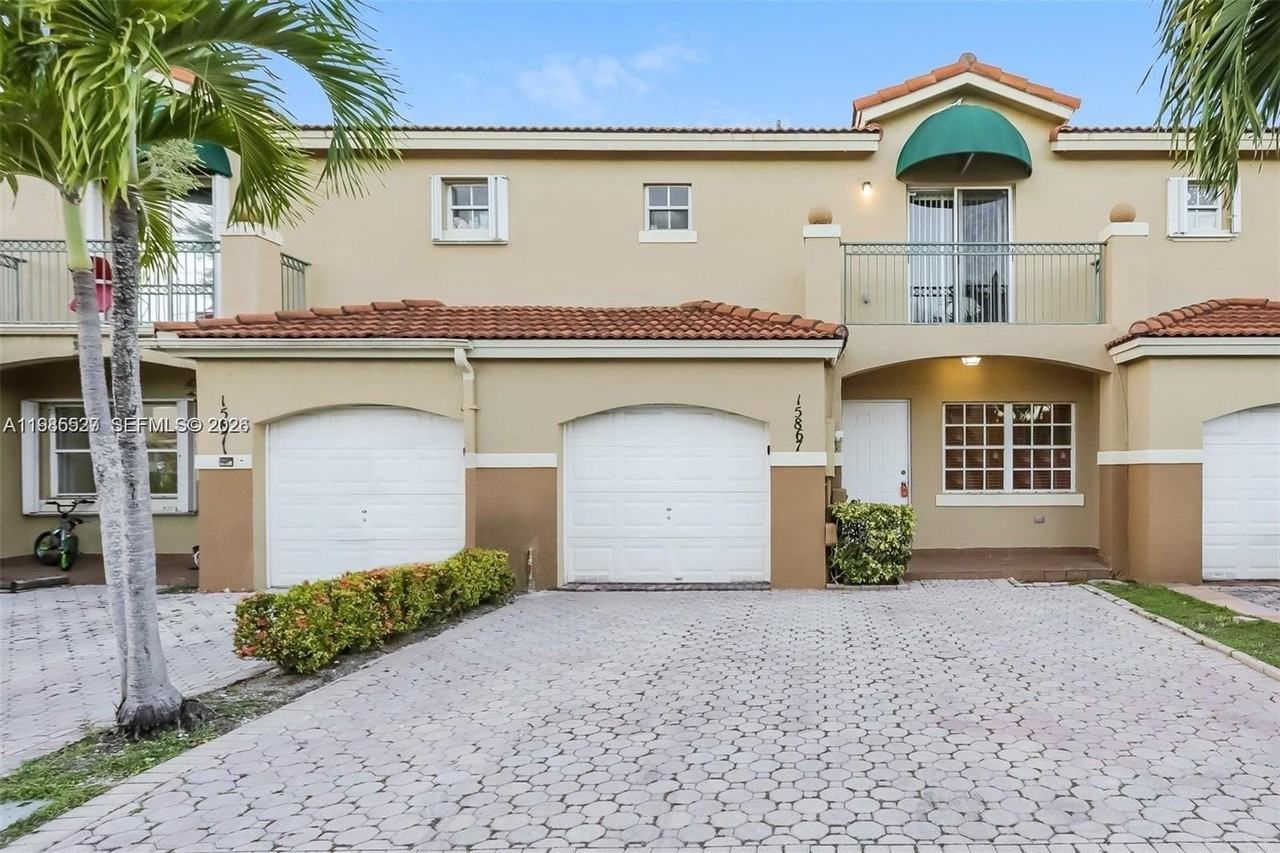 15867 Sw 68th Ter - Photo 2 of 15