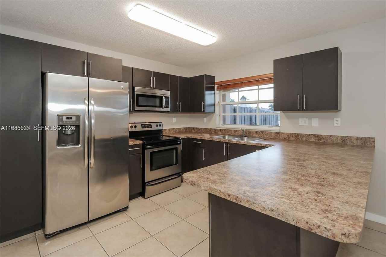 15867 Sw 68th Ter - Photo 6 of 15