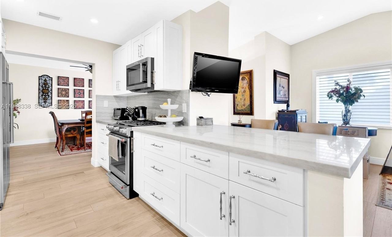 10909 Sw 113th Pl #68A - Photo 5 of 37