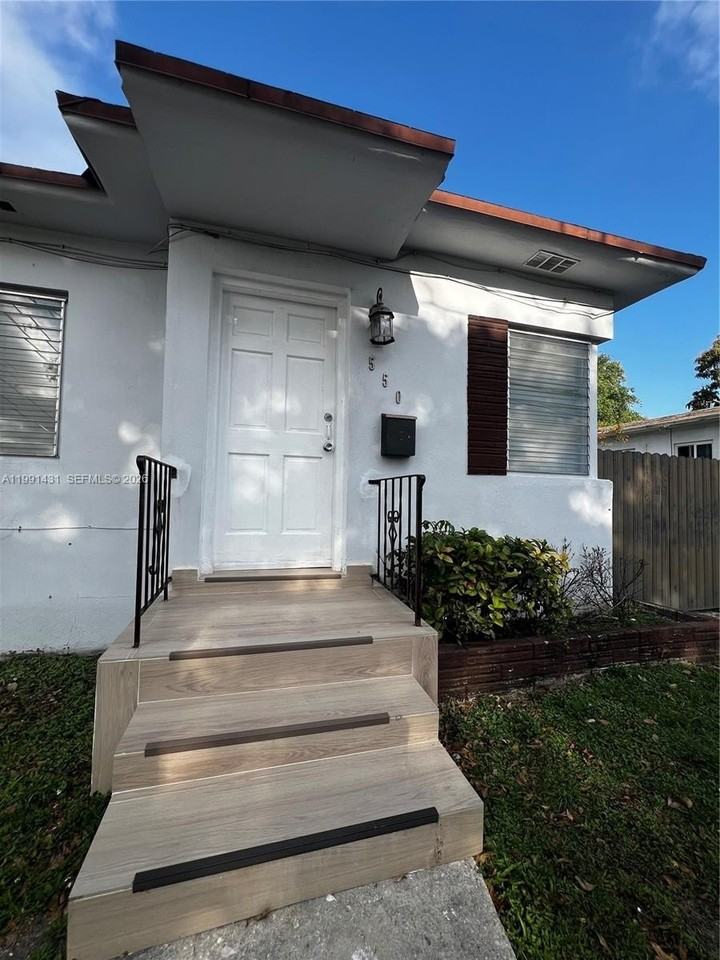 550 Sw 16th Ave #550 - Photo 2 of 16