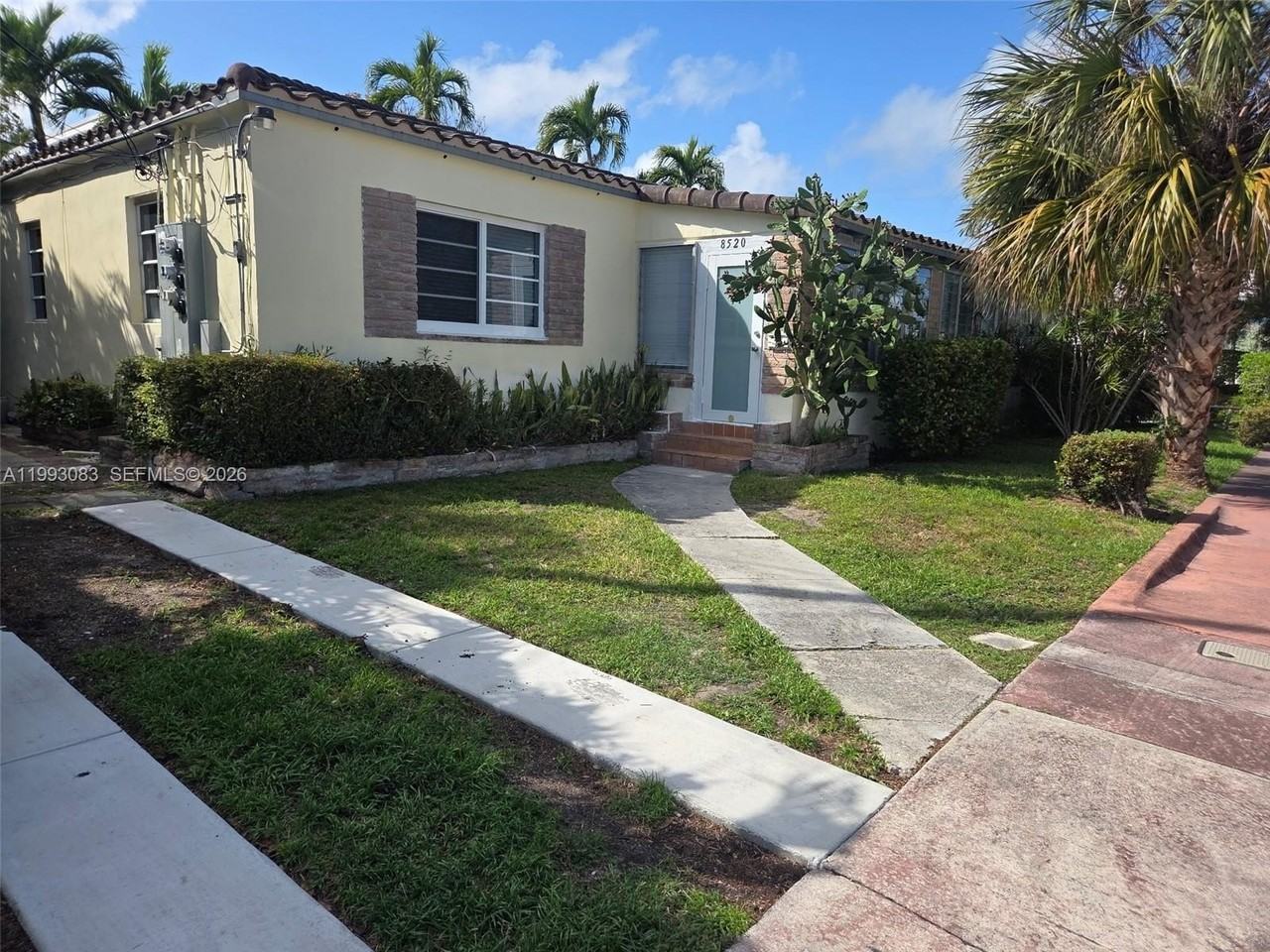 8530 Crespi Blvd #8520 - Photo 2 of 15