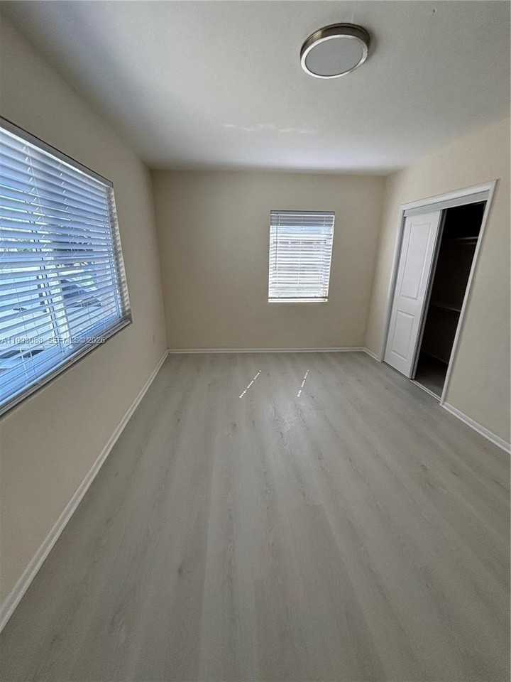 8530 Crespi Blvd #8520 - Photo 4 of 15