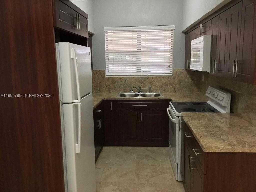 2110 Nw 185th Ter - Photo 4 of 14