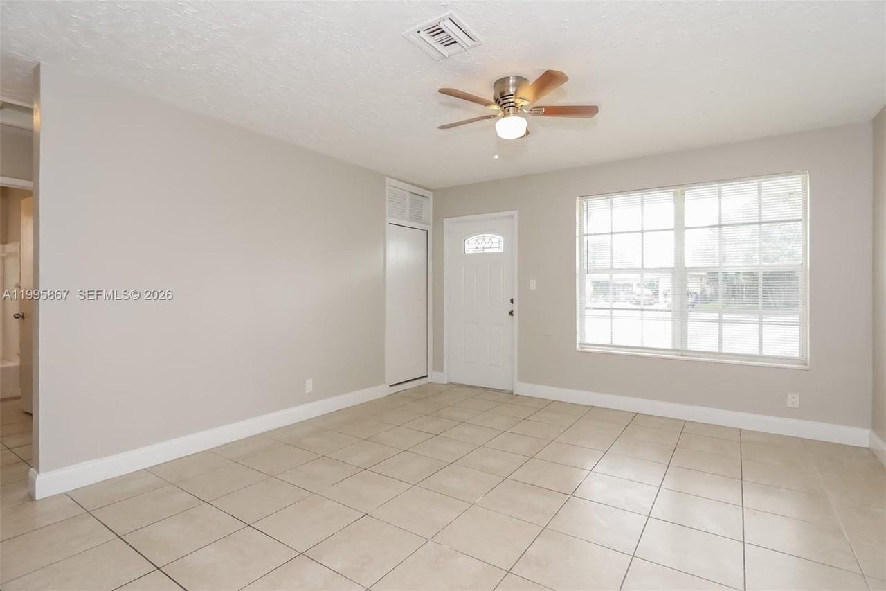 6331 Southgate Blvd - Photo 3 of 15